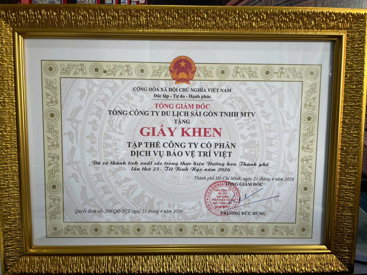 Giấy phép và chứng nhận